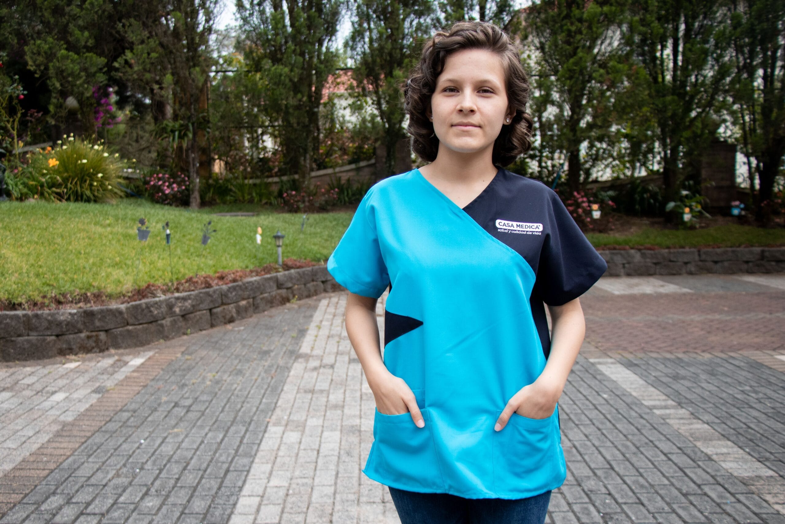 Uniforme Médico: Filipinas y Pantalón Tipo Pants - Imagen 6