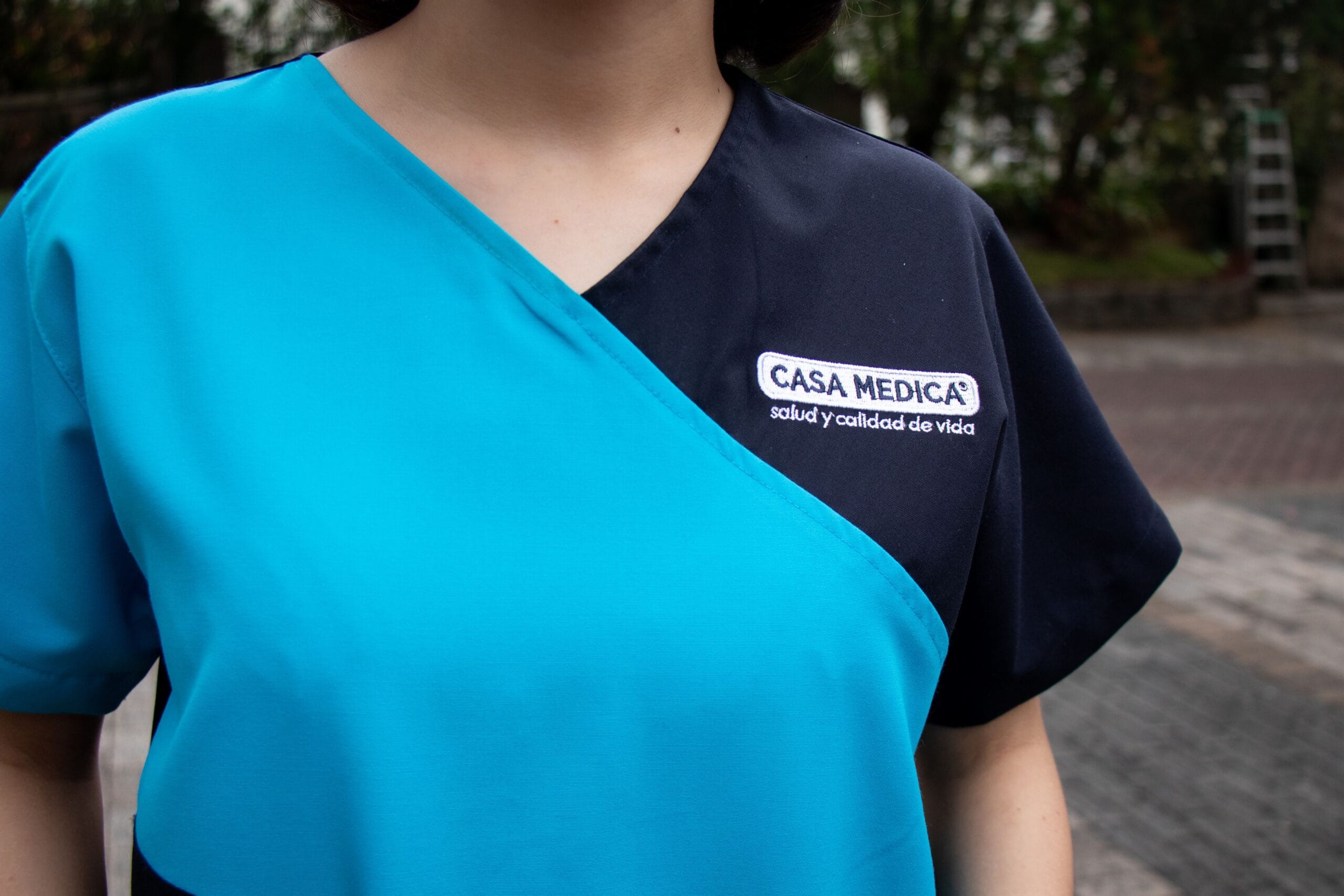 Uniforme Médico: Filipinas y Pantalón Tipo Pants - Imagen 5