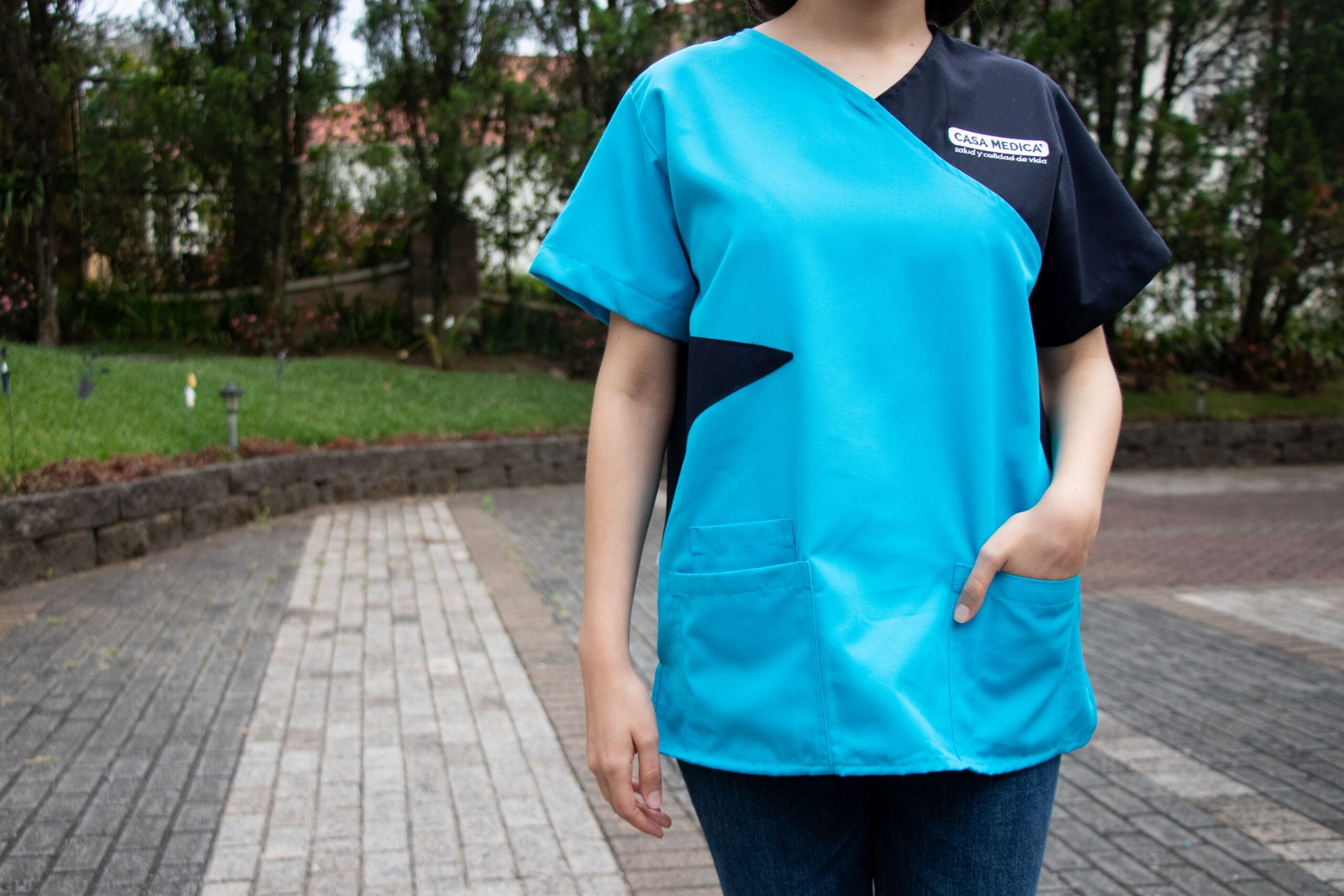 Uniforme Médico: Filipinas y Pantalón Tipo Pants - Imagen 3